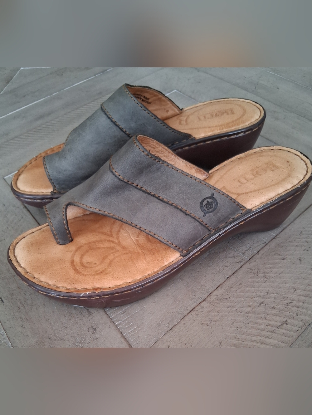 Born Women's Sandals Toe Loop Gray Leather Upper And Brown On Lower, Sz 7 M/W